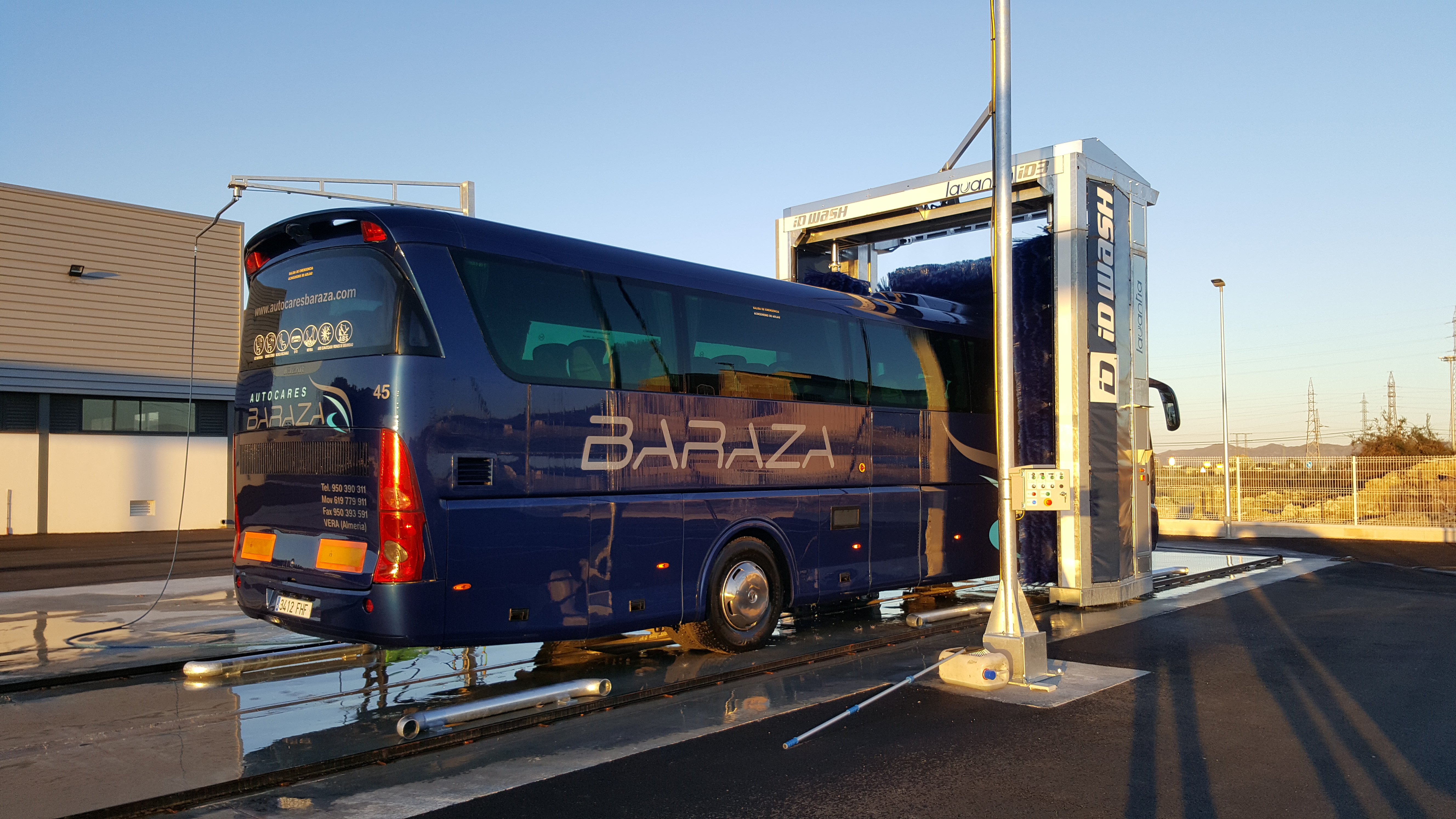 lavado de camiones y autobuses